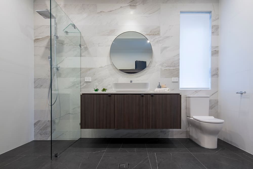 Cum să alegi un vas WC pe pardoseală pentru un hotel de lux: factori de considerat