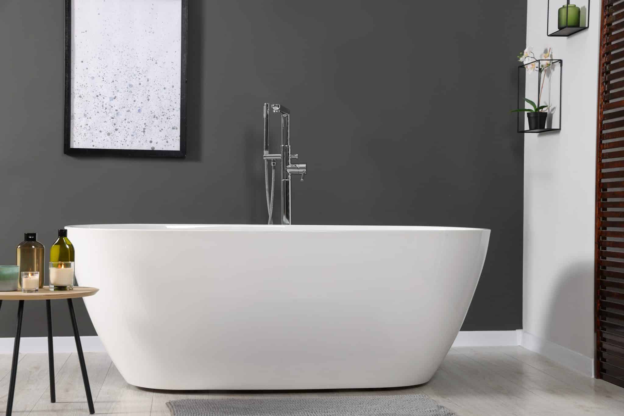 Avantajele unei cazi freestanding intr-o baie moderna