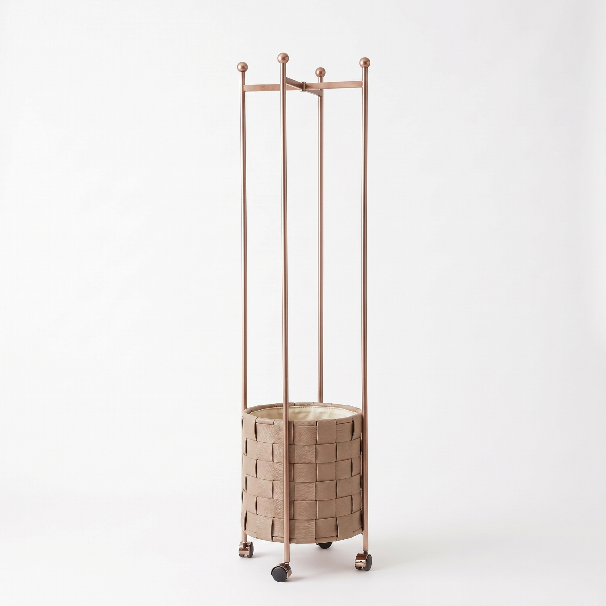 Cuier freestanding din otel inoxidabil cu cos de rufe din piele ecologica premium si roti pivotante